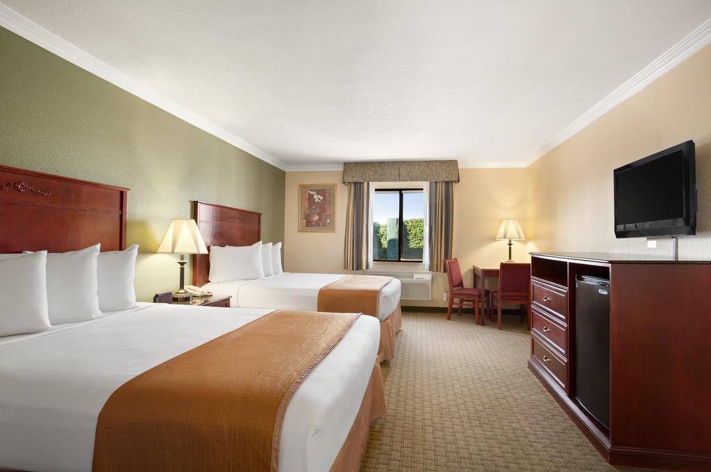 Howard Johnson By Wyndham Reseda Hotel & Suites Los Angeles Zimmer foto